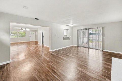 Casa en venta en Saint Petersburg, Florida, 3 dormitorios, 154.68 m2 № 2279915 - foto 4