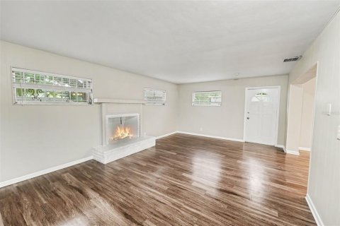 Casa en venta en Saint Petersburg, Florida, 3 dormitorios, 154.68 m2 № 2279915 - foto 2