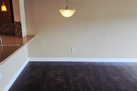 Townhouse in Miami, Florida 2 bedrooms, 88.26 sq.m. № 1922240 - photo 9