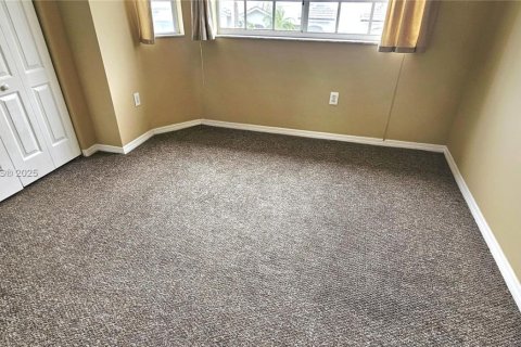 Townhouse in Miami, Florida 2 bedrooms, 88.26 sq.m. № 1922240 - photo 22