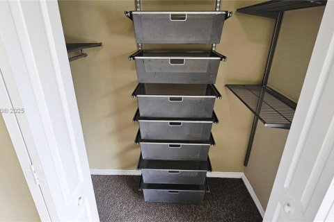 Townhouse in Miami, Florida 2 bedrooms, 88.26 sq.m. № 1922240 - photo 23