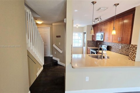 Townhouse in Miami, Florida 2 bedrooms, 88.26 sq.m. № 1922240 - photo 6