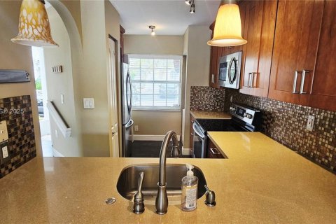 Townhouse in Miami, Florida 2 bedrooms, 88.26 sq.m. № 1922240 - photo 1