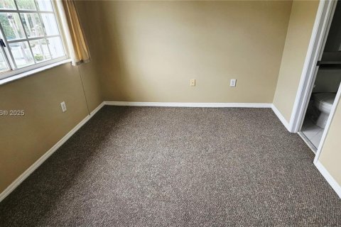 Townhouse in Miami, Florida 2 bedrooms, 88.26 sq.m. № 1922240 - photo 26