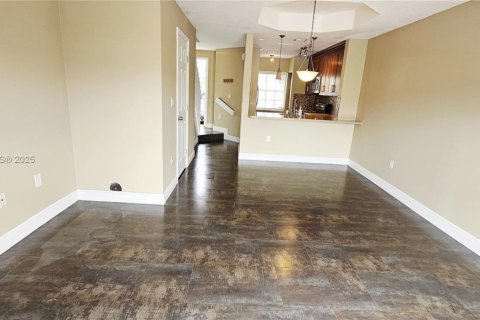 Townhouse in Miami, Florida 2 bedrooms, 88.26 sq.m. № 1922240 - photo 5