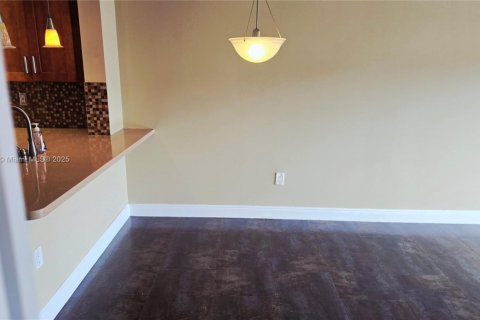 Townhouse in Miami, Florida 2 bedrooms, 88.26 sq.m. № 1922240 - photo 15