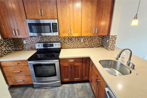 Townhouse in Miami, Florida 2 bedrooms, 88.26 sq.m. № 1922240 - photo 10