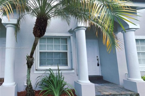 Townhouse in Miami, Florida 2 bedrooms, 88.26 sq.m. № 1922240 - photo 2