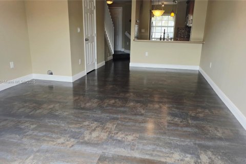 Townhouse in Miami, Florida 2 bedrooms, 88.26 sq.m. № 1922240 - photo 12