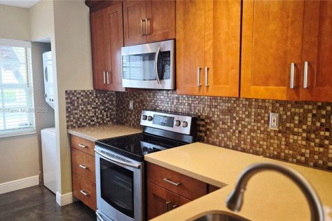 Townhouse in Miami, Florida 2 bedrooms, 88.26 sq.m. № 1922240 - photo 17