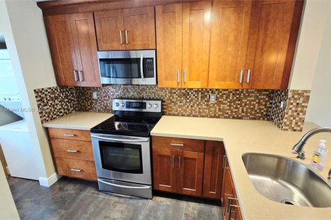 Townhouse in Miami, Florida 2 bedrooms, 88.26 sq.m. № 1922240 - photo 4