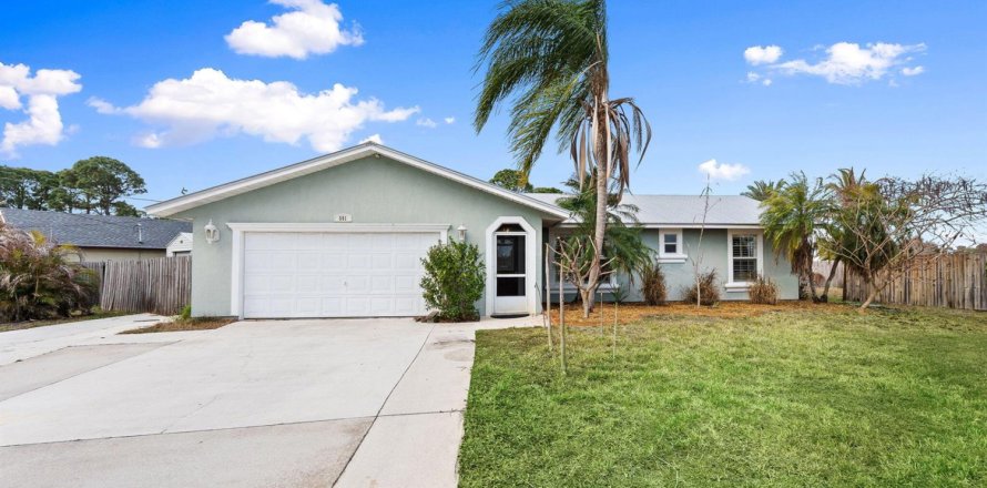House in Port St. Lucie, Florida 4 bedrooms, 167.22 sq.m. № 2088134