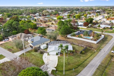 House in Port St. Lucie, Florida 4 bedrooms, 167.22 sq.m. № 2088134 - photo 3