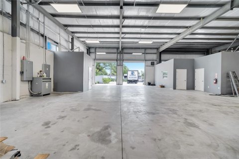 Immobilier commercial à louer à Orlando, Floride: 64.38 m2 № 1915357 - photo 16