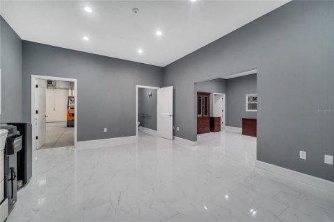 Immobilier commercial à louer à Orlando, Floride: 64.38 m2 № 1915357 - photo 9