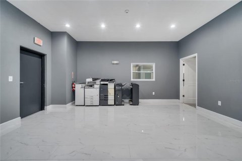 Immobilier commercial à louer à Orlando, Floride: 64.38 m2 № 1915357 - photo 12