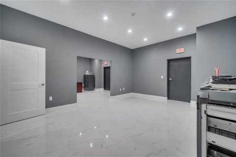 Immobilier commercial à louer à Orlando, Floride: 64.38 m2 № 1915357 - photo 10