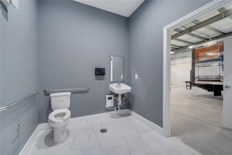 Immobilier commercial à louer à Orlando, Floride: 64.38 m2 № 1915357 - photo 13