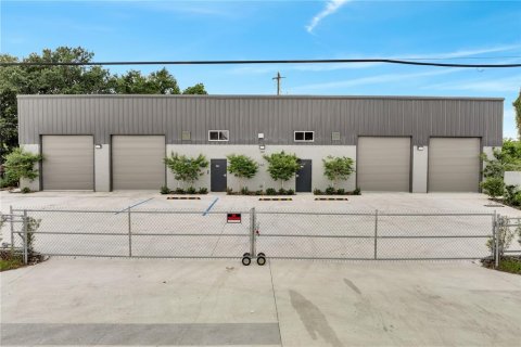 Immobilier commercial à louer à Orlando, Floride: 64.38 m2 № 1915357 - photo 1