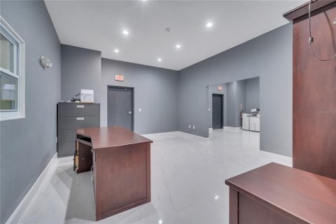 Immobilier commercial à louer à Orlando, Floride: 64.38 m2 № 1915357 - photo 14