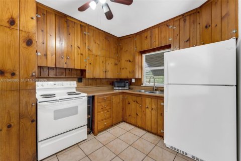 House in Miami, Florida 3 bedrooms, 101.17 sq.m. № 1999431 - photo 8