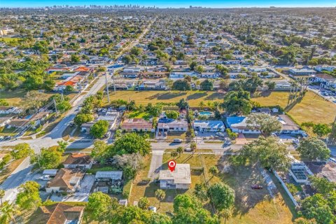 House in Miami, Florida 3 bedrooms, 101.17 sq.m. № 1999431 - photo 18