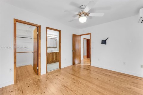 House in Miami, Florida 3 bedrooms, 101.17 sq.m. № 1999431 - photo 12