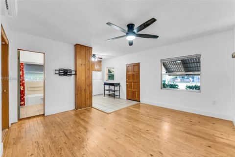 House in Miami, Florida 3 bedrooms, 101.17 sq.m. № 1999431 - photo 6