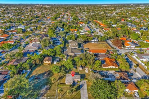 House in Miami, Florida 3 bedrooms, 101.17 sq.m. № 1999431 - photo 17