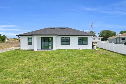 House in Lehigh Acres, Florida 3 bedrooms № 1737614 - photo 7