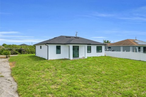House in Lehigh Acres, Florida 3 bedrooms № 1737614 - photo 6