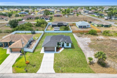 House in Lehigh Acres, Florida 3 bedrooms № 1737614 - photo 5