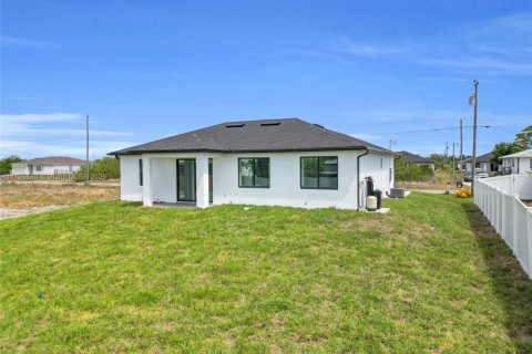 House in Lehigh Acres, Florida 3 bedrooms № 1737614 - photo 8