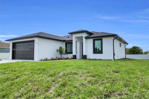 House in Lehigh Acres, Florida 3 bedrooms № 1737614 - photo 2