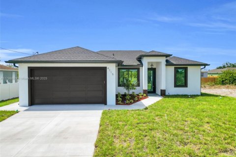 House in Lehigh Acres, Florida 3 bedrooms № 1737614 - photo 1