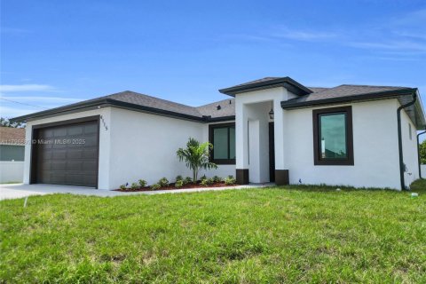 House in Lehigh Acres, Florida 3 bedrooms № 1737614 - photo 3