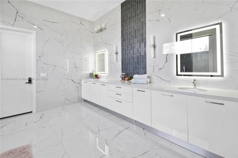 Casa en venta en Southwest Ranches, Florida, 6 dormitorios, 484.58 m2 № 1969350 - foto 24