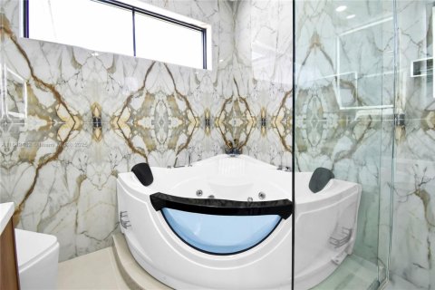 Casa en venta en Southwest Ranches, Florida, 6 dormitorios, 484.58 m2 № 1969350 - foto 20