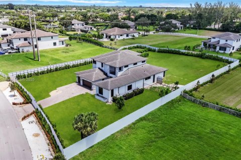 Casa en venta en Southwest Ranches, Florida, 6 dormitorios, 484.58 m2 № 1969350 - foto 3