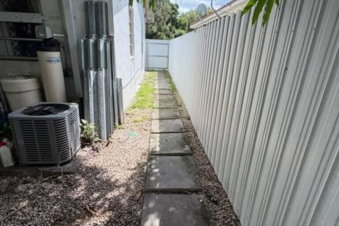 Immobilier commercial à louer à Miami, Floride: 1 chambre, 164.99 m2 № 2384929 - photo 3