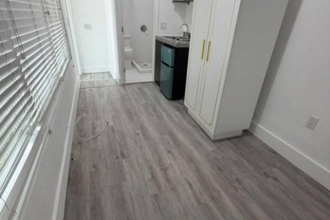 Immobilier commercial à louer à Miami, Floride: 1 chambre, 164.99 m2 № 2384929 - photo 10