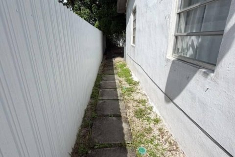 Immobilier commercial à louer à Miami, Floride: 1 chambre, 164.99 m2 № 2384929 - photo 2