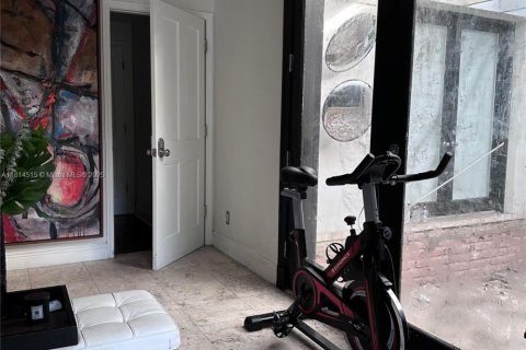 House in Miami, Florida 3 bedrooms, 176.7 sq.m. № 1762918 - photo 6