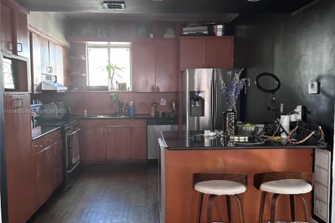 House in Miami, Florida 3 bedrooms, 176.7 sq.m. № 1762918 - photo 9