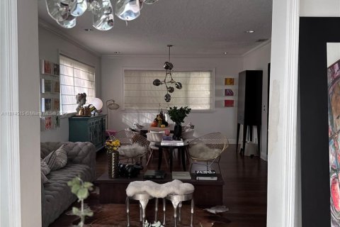 House in Miami, Florida 3 bedrooms, 176.7 sq.m. № 1762918 - photo 4