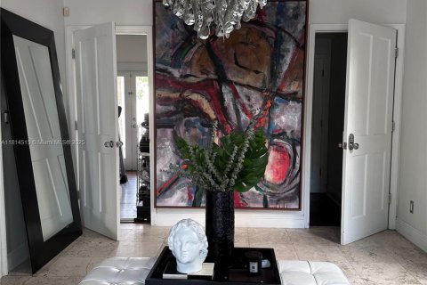 House in Miami, Florida 3 bedrooms, 176.7 sq.m. № 1762918 - photo 3