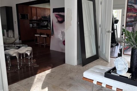 House in Miami, Florida 3 bedrooms, 176.7 sq.m. № 1762918 - photo 7
