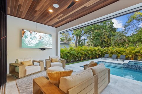 Casa en venta en Tampa, Florida, 5 dormitorios, 325.16 m2 № 2430659 - foto 6