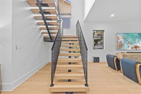 Casa en venta en Tampa, Florida, 5 dormitorios, 325.16 m2 № 2430659 - foto 12