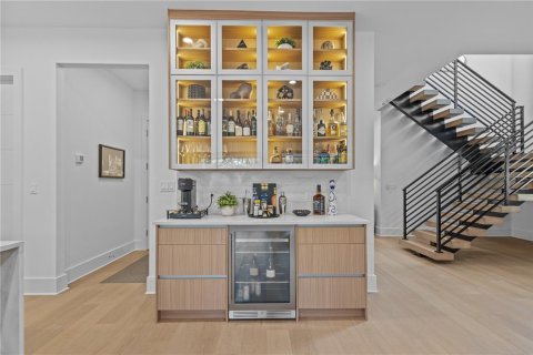 Casa en venta en Tampa, Florida, 5 dormitorios, 325.16 m2 № 2430659 - foto 9